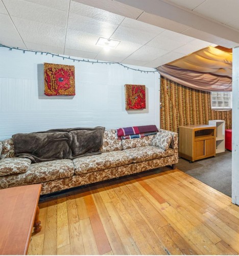 990 Hampshire Rd, Oak Bay, BC 