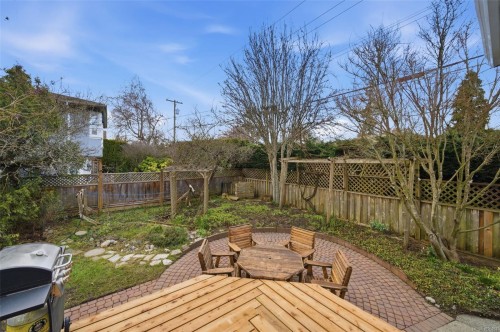 990 Hampshire Rd, Oak Bay, BC 