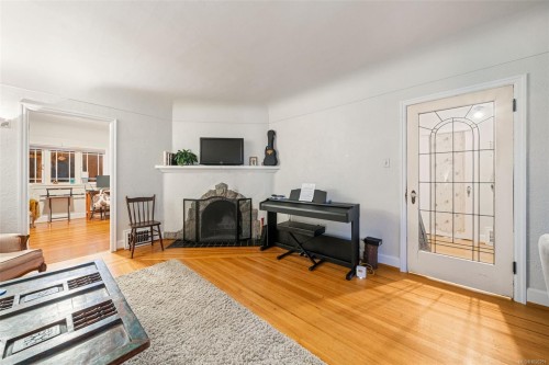 990 Hampshire Rd, Oak Bay, BC 