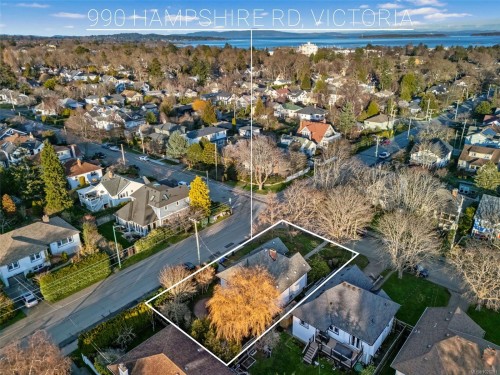 990 Hampshire Rd, Oak Bay, BC 