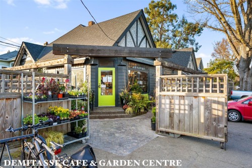 990 Hampshire Rd, Oak Bay, BC 