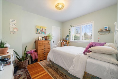 990 Hampshire Rd, Oak Bay, BC 