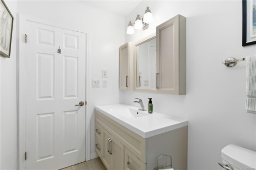 751 Cameo St, Saanich, BC 