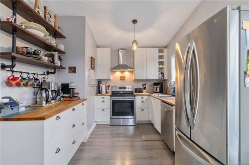 6-6110 Seabroom Rd, Sooke, BC 