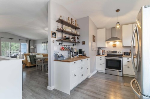 6-6110 Seabroom Rd, Sooke, BC 