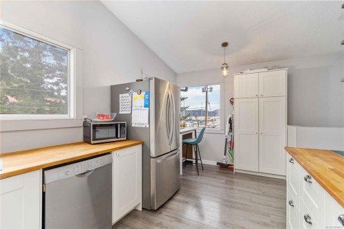 6-6110 Seabroom Rd, Sooke, BC 