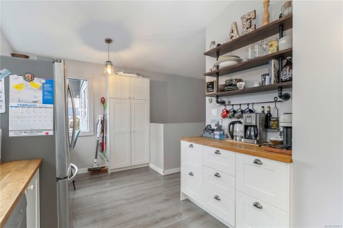 6-6110 Seabroom Rd, Sooke, BC 