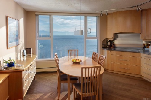 902-670 Dallas Rd, Victoria, BC - Indoor Photo Showing Dining Room