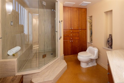 902-670 Dallas Rd, Victoria, BC - Indoor Photo Showing Bathroom