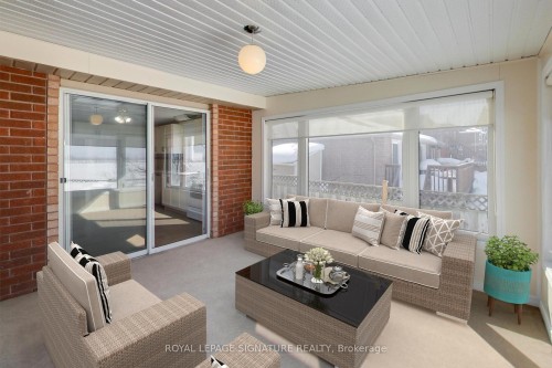 110 Hanmer Street W, Barrie, ON -  Photo Showing Living Room