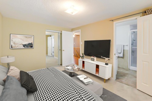 110 Hanmer Street W, Barrie, ON - Indoor Photo Showing Bedroom