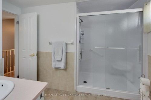 110 Hanmer Street W, Barrie, ON - Indoor Photo Showing Bathroom