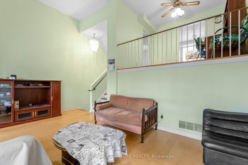15-750 Military Trail, Toronto, ON - Indoor Photo Showing Living Room