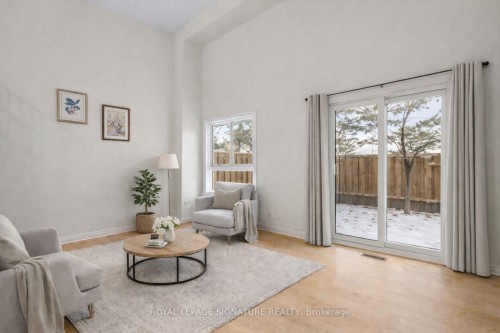 15-750 Military Trail, Toronto, ON - Indoor Photo Showing Living Room