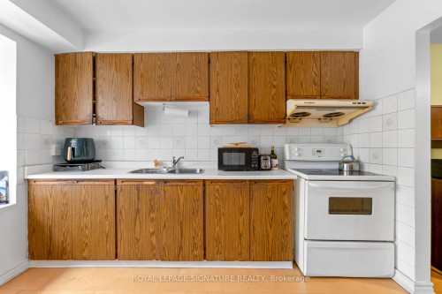 15-750 Military Trail, Toronto, ON - Indoor Photo Showing Kitchen With Double Sink