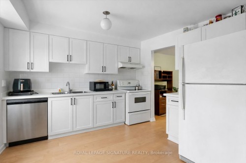 15-750 Military Trail, Toronto, ON - Indoor Photo Showing Kitchen With Double Sink