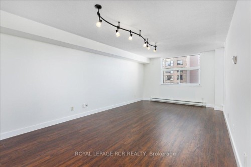 508-260 Davis Drive, Newmarket, ON - Indoor Photo Showing Other Room