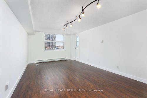 508-260 Davis Drive, Newmarket, ON - Indoor Photo Showing Other Room