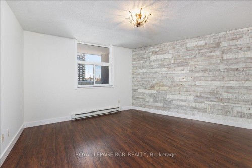 508-260 Davis Drive, Newmarket, ON - Indoor Photo Showing Other Room
