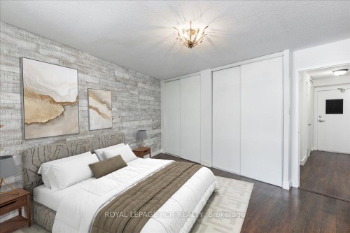 508-260 Davis Drive, Newmarket, ON - Indoor Photo Showing Bedroom