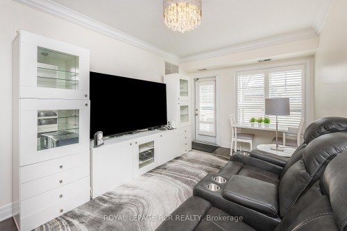 106-60 Baycliffe Crescent, Brampton, ON - Indoor Photo Showing Living Room