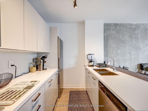 Ph18-39 Brant Street, Toronto, ON - Indoor Photo Showing Kitchen With Double Sink With Upgraded Kitchen