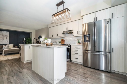 82 Lockyer Drive, Whitby, ON - Indoor Photo Showing Kitchen With Upgraded Kitchen