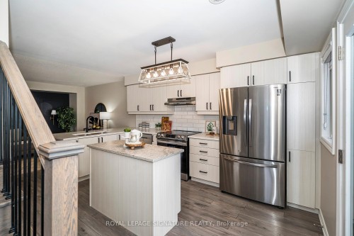 82 Lockyer Drive, Whitby, ON - Indoor Photo Showing Kitchen With Upgraded Kitchen