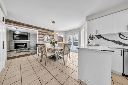 22 Stoddart Court, Bradford West Gwillimbury, ON - Indoor Photo Showing Dining Room