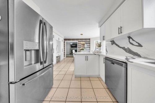 22 Stoddart Court, Bradford West Gwillimbury, ON - Indoor Photo Showing Kitchen