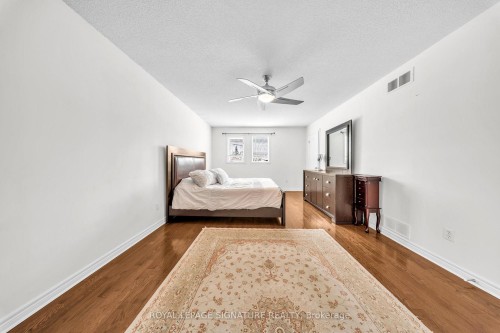 22 Stoddart Court, Bradford West Gwillimbury, ON - Indoor Photo Showing Bedroom