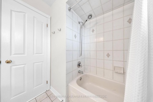 22 Stoddart Court, Bradford West Gwillimbury, ON - Indoor Photo Showing Bathroom
