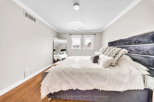 22 Stoddart Court, Bradford West Gwillimbury, ON - Indoor Photo Showing Bedroom