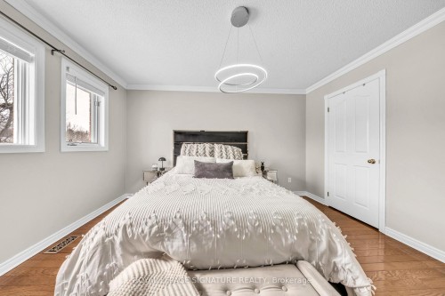 22 Stoddart Court, Bradford West Gwillimbury, ON - Indoor Photo Showing Bedroom