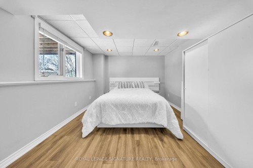 22 Stoddart Court, Bradford West Gwillimbury, ON - Indoor Photo Showing Bedroom