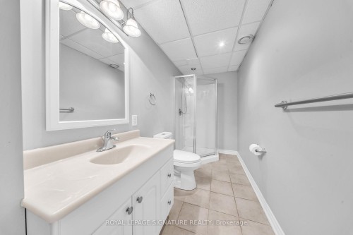 22 Stoddart Court, Bradford West Gwillimbury, ON - Indoor Photo Showing Bathroom
