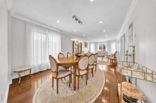 22 Stoddart Court, Bradford West Gwillimbury, ON - Indoor Photo Showing Dining Room