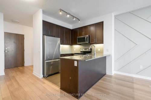 4203-3975 Grand Park Drive, Mississauga, ON - Indoor Photo Showing Kitchen
