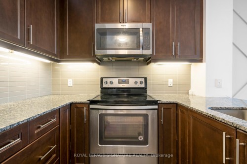 4203-3975 Grand Park Drive, Mississauga, ON - Indoor Photo Showing Kitchen With Upgraded Kitchen