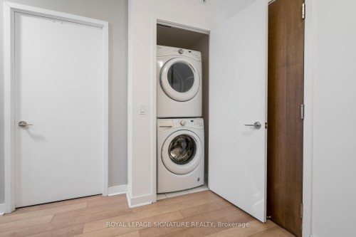 4203-3975 Grand Park Drive, Mississauga, ON - Indoor Photo Showing Laundry Room