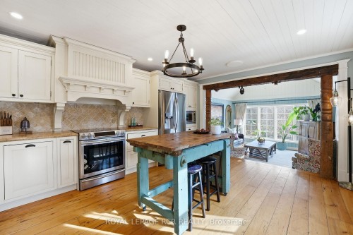 435 Kettleby Road, King, ON - Indoor Photo Showing Kitchen With Upgraded Kitchen