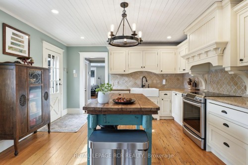 435 Kettleby Road, King, ON - Indoor Photo Showing Kitchen