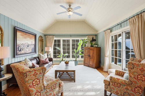 435 Kettleby Road, King, ON - Indoor Photo Showing Living Room