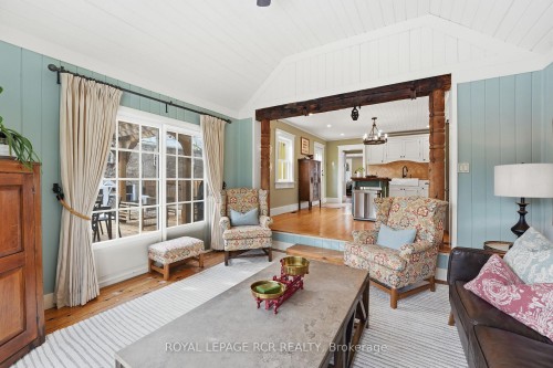 435 Kettleby Road, King, ON - Indoor Photo Showing Living Room