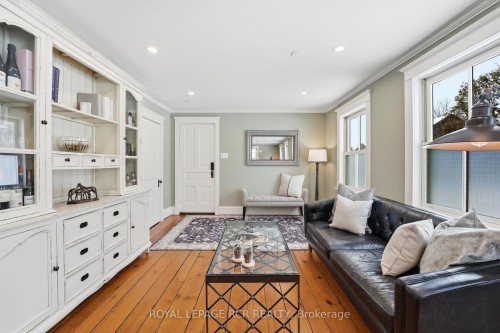 435 Kettleby Road, King, ON - Indoor Photo Showing Living Room
