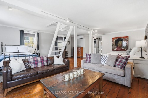 435 Kettleby Road, King, ON - Indoor Photo Showing Living Room