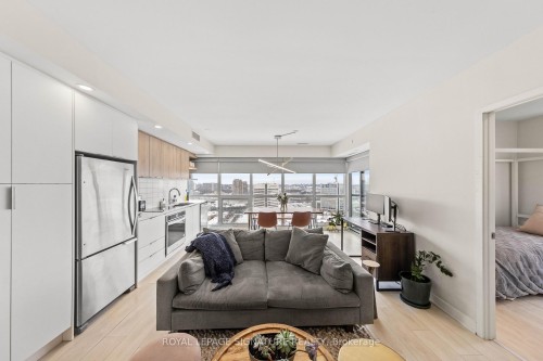 2007-6 Sonic Way, Toronto, ON - Indoor