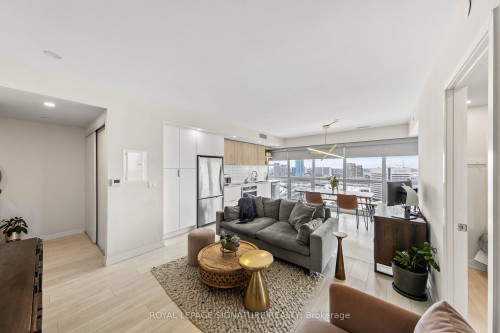 2007-6 Sonic Way, Toronto, ON - Indoor Photo Showing Living Room