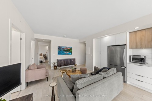 2007-6 Sonic Way, Toronto, ON - Indoor Photo Showing Other Room