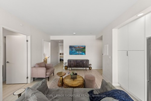 2007-6 Sonic Way, Toronto, ON - Indoor Photo Showing Living Room